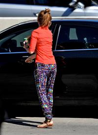 Isla Fisher - Shopping for furniture and picks up lunch in LA - September 14, 2012