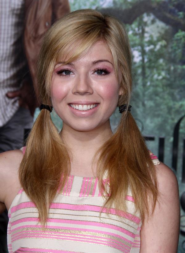 Jennette Mccurdy Beautiful Creatures premiere in Hollywood 2/6/13 