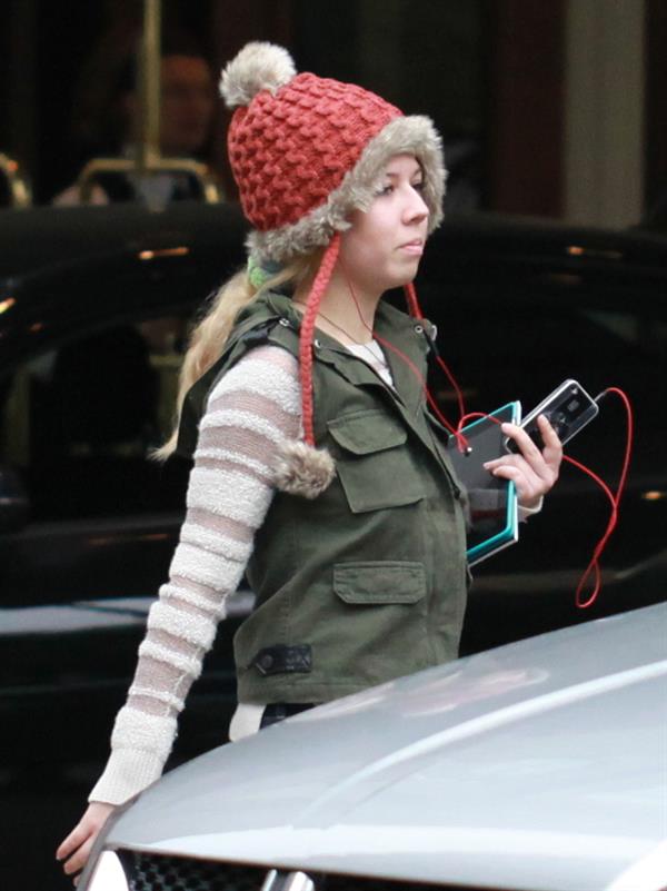 Jennette McCurdy out and about in Vancouver 10/9/12 