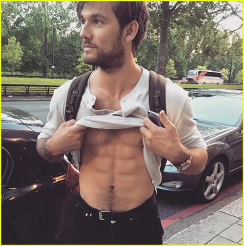 Alex Pettyfer