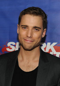 Dustin Milligan