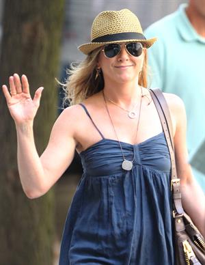 Jennifer Aniston On the set of 'Sqirrels to the Nuts' in NYC 16.07.13 