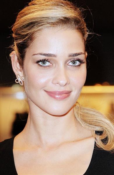 Ana Beatriz Barros