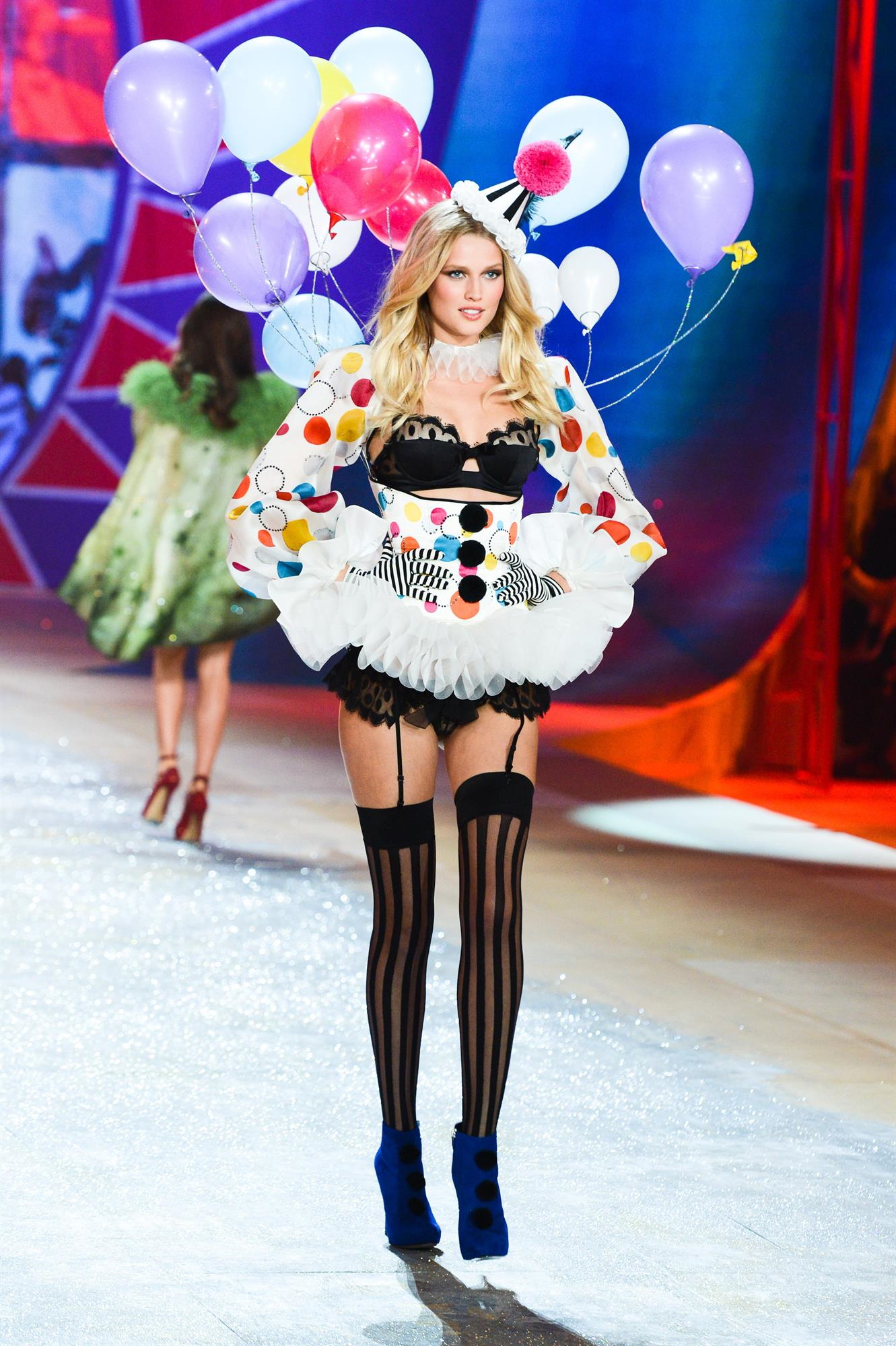 Toni Garrn in lingerie