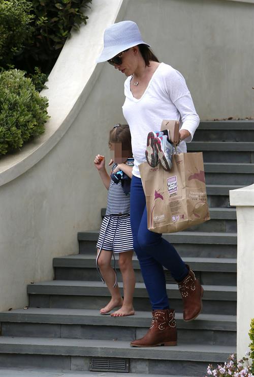 Jennifer Garner Takes daughter Seraphina Affleck to private party in Brentwood (April 28, 2013) 