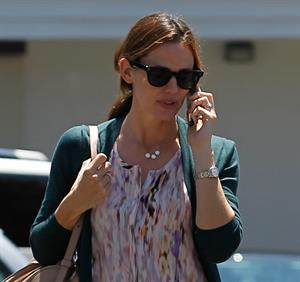 Jennifer Garner seen chatting away on her cellphone in Brentwood 