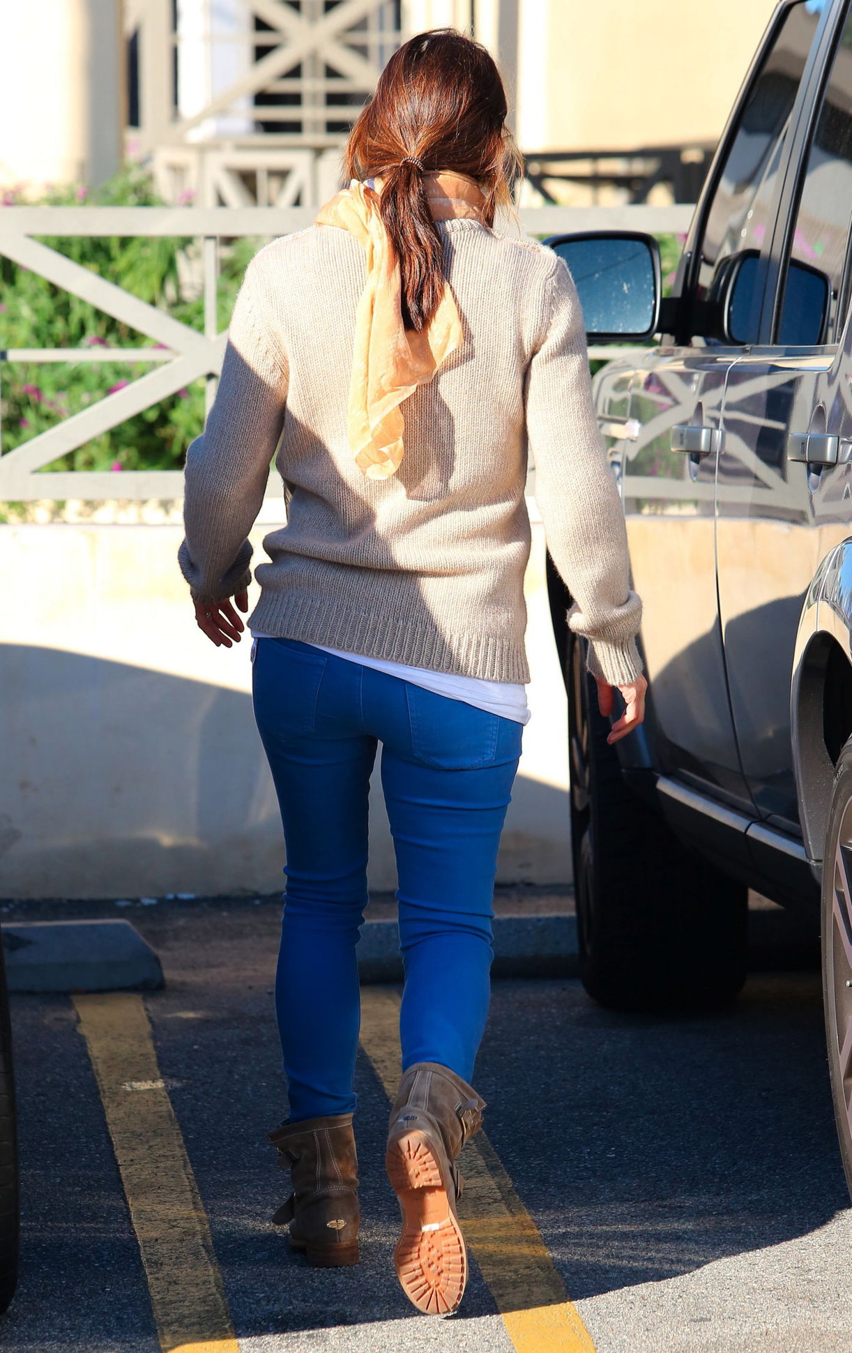 Jennifer Garner - Leaving Starbucks in LA 2/15/13  