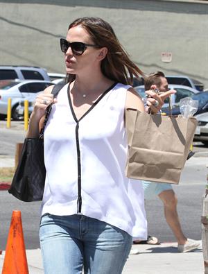 Jennifer Garner went to the Tavern for brunch in Santa Monica 
August 9, 2012 