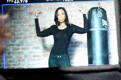 Jennifer Hudson Films a Weight Watcher commercial in Los Angeles (November 16, 2012) 