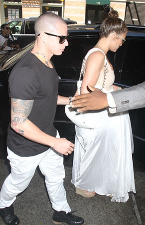 Jennifer Lopez dinner at Bubbys in New York City on July 24, 2012