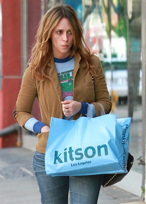 Jennifer Love Hewitt Shopping at Kitson in Beverly Hills April 6, 2013 