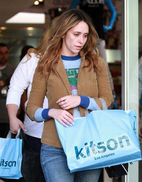 Jennifer Love Hewitt Pictures Jennifer Love Hewitt Shopping at Kitson in Beverly Hills April 6, 2013