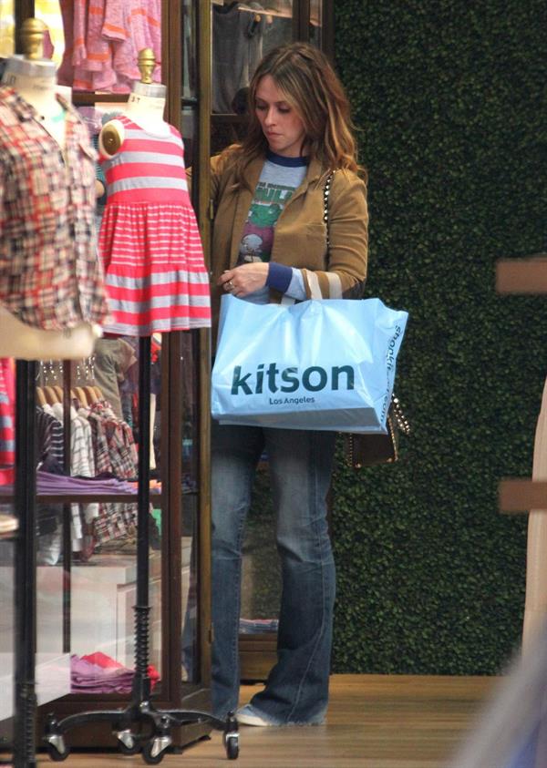 Jennifer Love Hewitt Shopping at Kitson in Beverly Hills April 6, 2013 