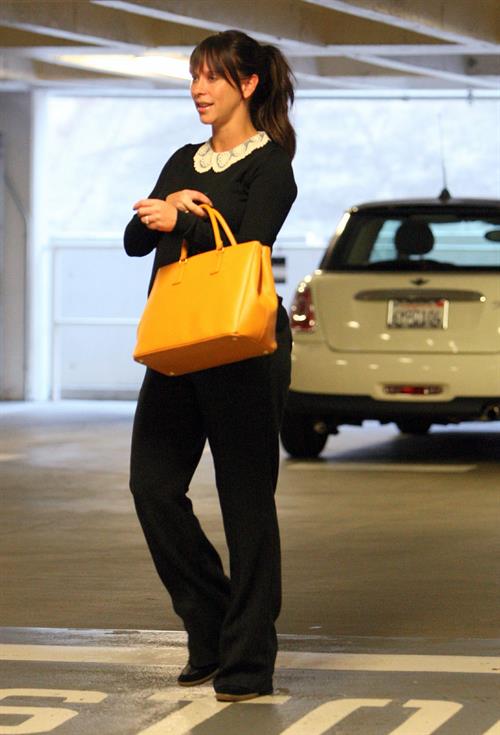 Jennifer Love Hewitt spotted out and about in Beverly Hills October 1, 2013 