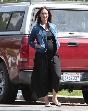 Jennifer Love Hewitt out at Starbucks in Los Angeles August 9, 2013 