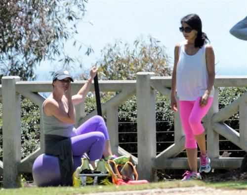 Jennifer Love Hewitt Pictures Jennifer Love Hewitt Jennifer Love Hewitt doing a yoga session in Santa Monica August 8, 2013