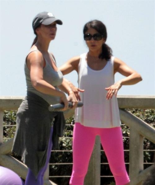 Jennifer Love Hewitt Pictures Jennifer Love Hewitt Jennifer Love Hewitt doing a yoga session in Santa Monica August 8, 2013