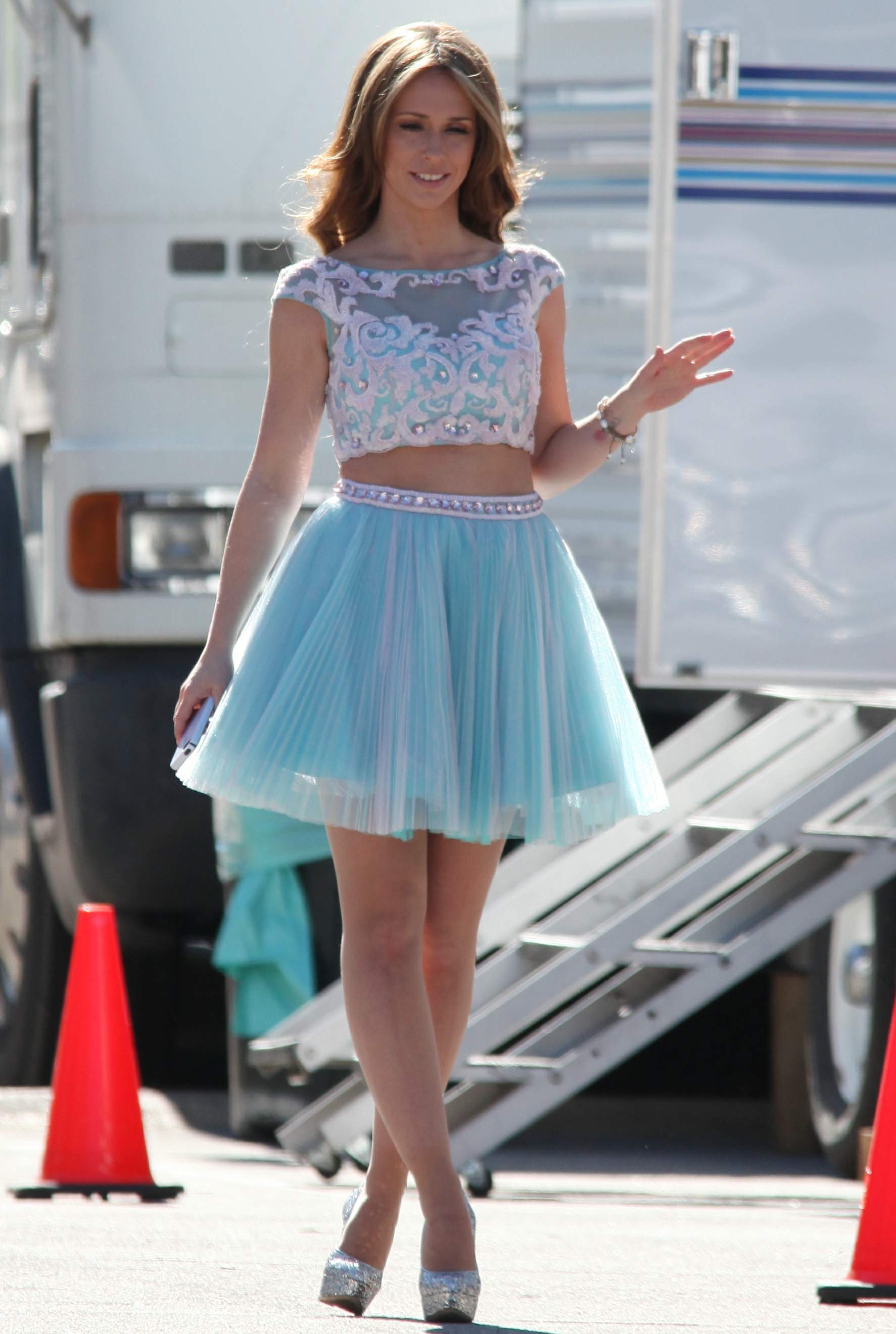 Jennifer Love Hewitt Pictures Jennifer Love Hewitt On the set of The Client List in Los Angeles January 4, 2013