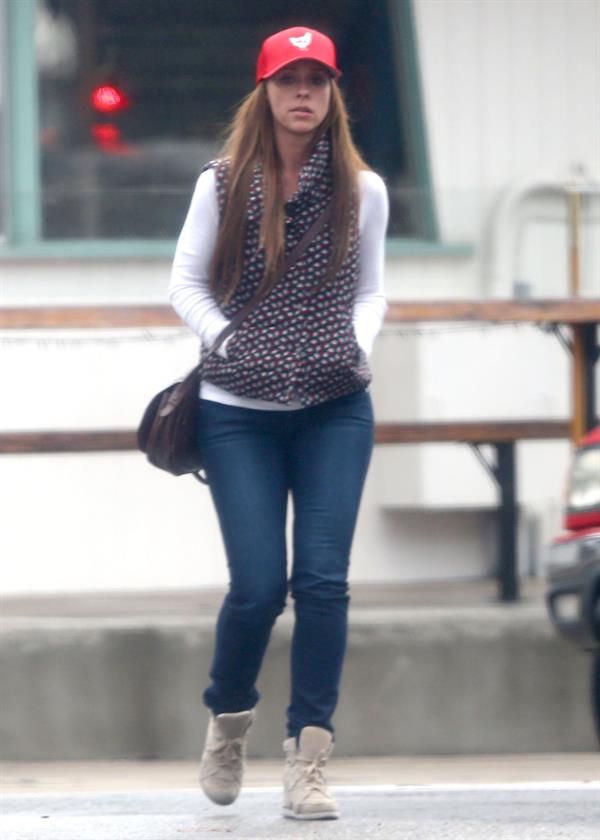 Jennifer Love Hewitt out and about in Los Angeles 11/17/12 