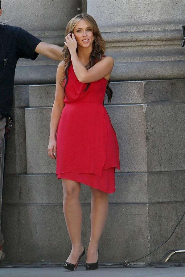 Jennifer Love Hewitt Set of ''The Client List'' in Downtown LA October 26, 2012
