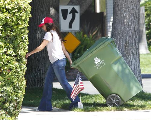 Jennifer Love Hewitt - brings in her trash can and checks her mail outside her house June 28, 2012