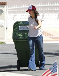 Jennifer Love Hewitt - brings in her trash can and checks her mail outside her house June 28, 2012