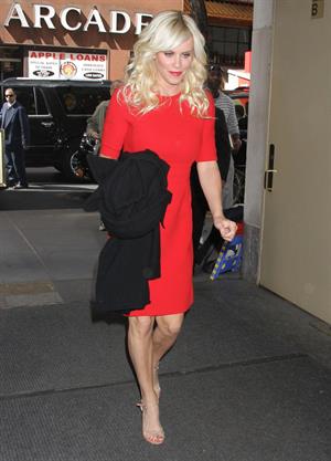 Jenny McCarthy leaves Live With Kelly and heads over to the NBC Today Show - Jun 5, 2012 