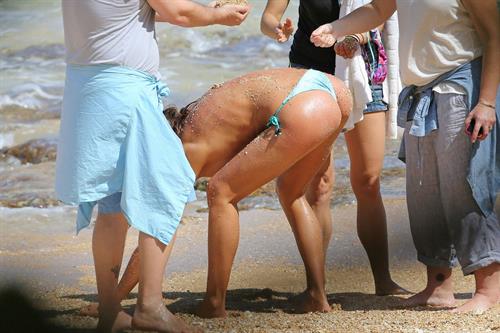 Irina Shayk nude pictures at a Sports Illustrated photo shoot taken by paparazzi 
