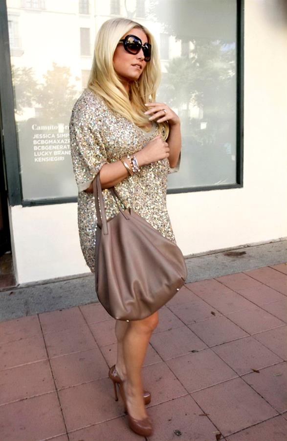 Jessica Simpson leaving a photo studio in Brentwood on April 8, 2011