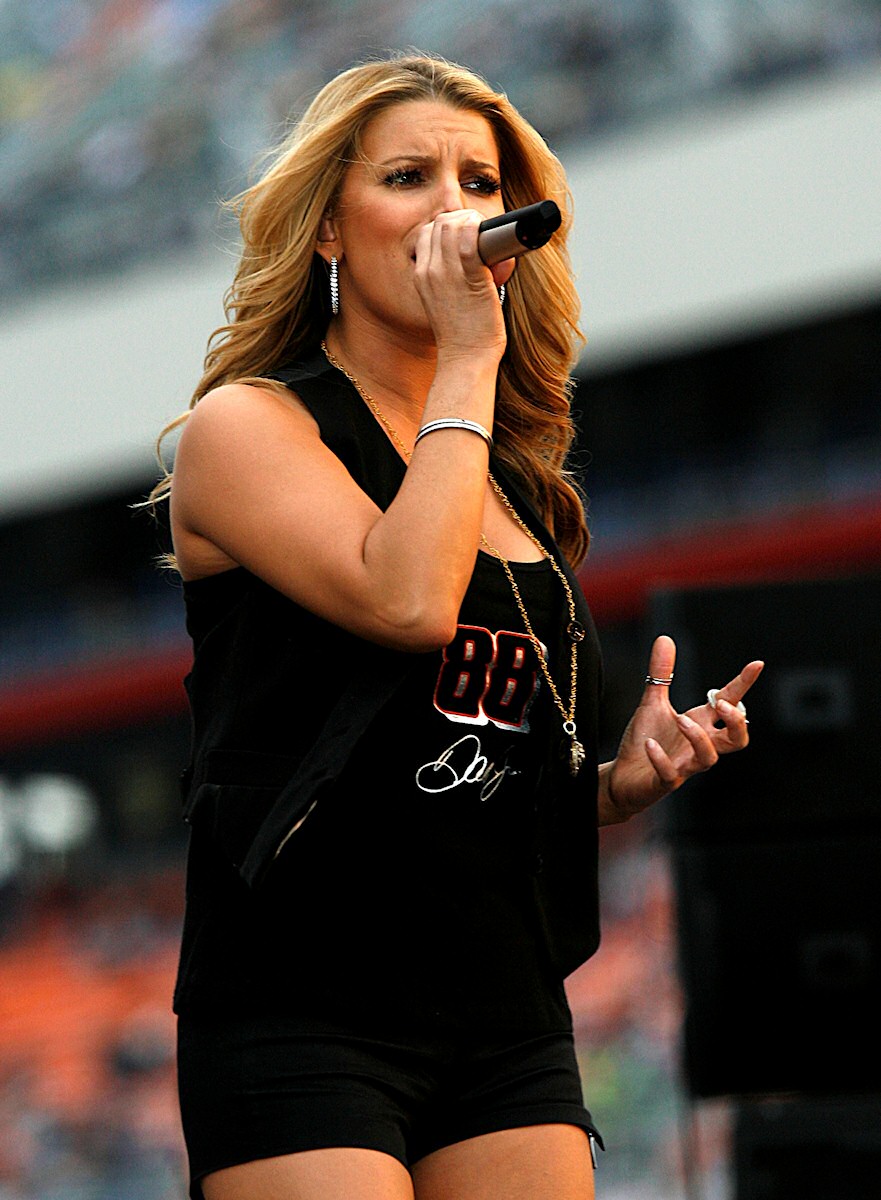 Jessica Simpson Pictures Jessica Simpson Bank of America 500 performance