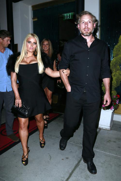 Jessica Simpson Pictures Jessica Simpson – Mastros Steakhouse candids LA 10/31/13
