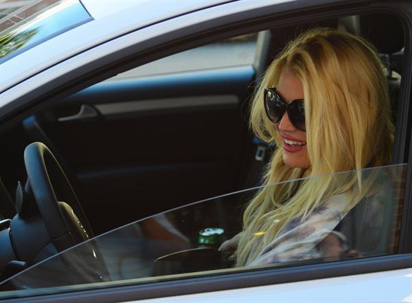 Jessica Simpson leaves Mickey Fine Pharmacy after a Dr's visit in Beverly Hills 