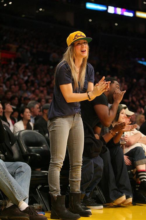 Kaley Cuoco attending a Los Angeles Lakers vs New York Knicks basketball game in LA on December 29, 2011