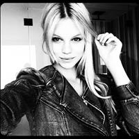 Nadine Leopold taking a selfie