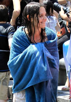Katie Holmes Pictures Katie Holmes Films  Mania Days  in Washington Square Park (May 21, 2013)