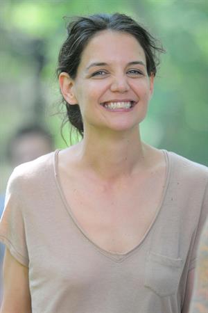 Katie Holmes Pictures Katie Holmes Films  Mania Days  in Washington Square Park (May 21, 2013)