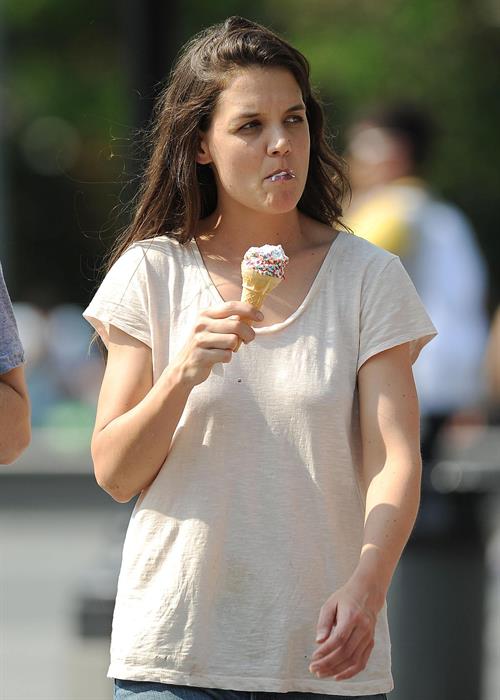 Katie Holmes Films  Mania Days  in Washington Square Park (May 21, 2013) 