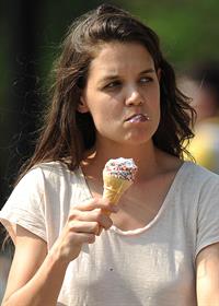 Katie Holmes Films  Mania Days  in Washington Square Park (May 21, 2013) 