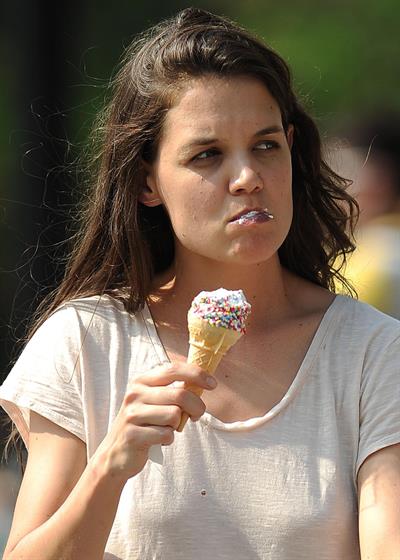Katie Holmes Films  Mania Days  in Washington Square Park (May 21, 2013) 