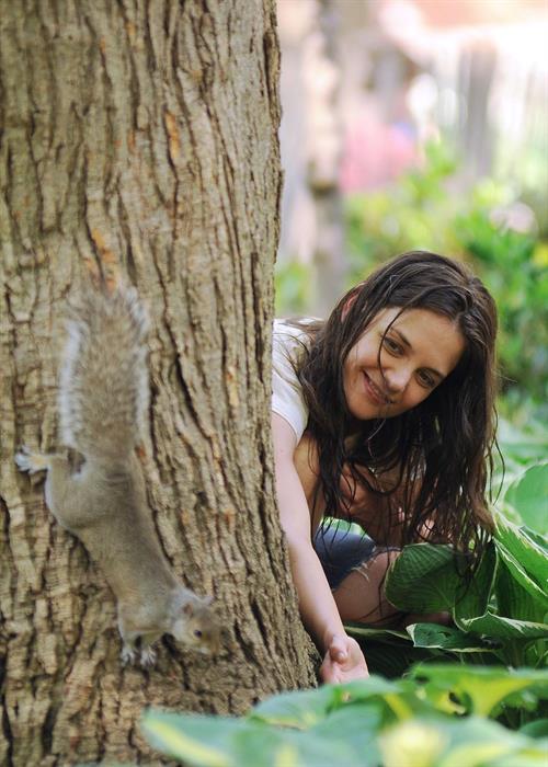 Katie Holmes Films  Mania Days  in Washington Square Park (May 21, 2013) 