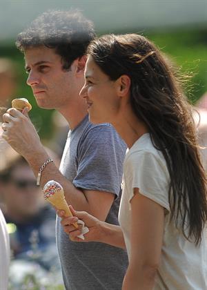 Katie Holmes Pictures Katie Holmes Films  Mania Days  in Washington Square Park (May 21, 2013)