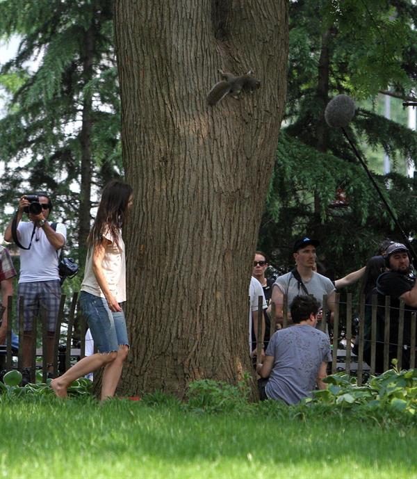 Katie Holmes Films  Mania Days  in Washington Square Park (May 21, 2013) 