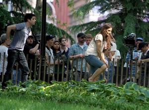 Katie Holmes Pictures Katie Holmes Films  Mania Days  in Washington Square Park (May 21, 2013)