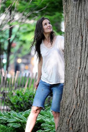 Katie Holmes Pictures Katie Holmes Films  Mania Days  in Washington Square Park (May 21, 2013)