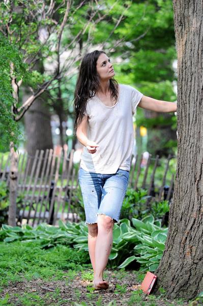 Katie Holmes Films  Mania Days  in Washington Square Park (May 21, 2013) 