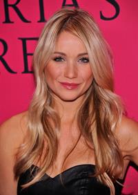 Katrina Bowden – 2013 Victoria’s Secret Fashion Show  