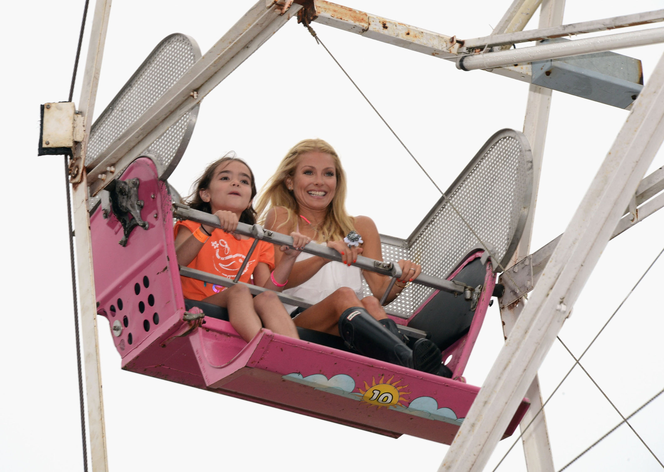 Kelly Ripa - OCRF's 15th annual Super Saturday -- Water Mill, Jul. 28, 2012