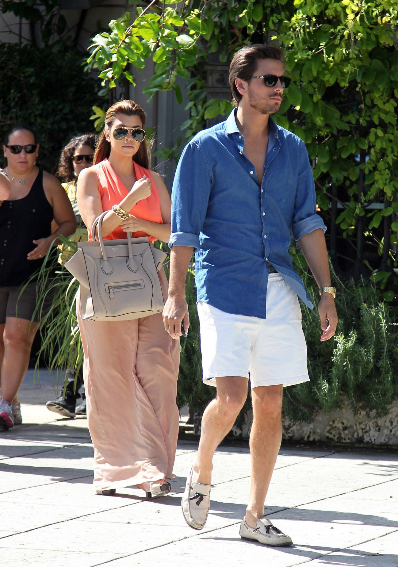 Kourtney Kardashian Pictures Kourtney Kardashian Leaving Sugarcane Restaurant with Scott Disick after lunch in Miami (October 22, 2012)