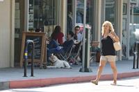 Kristen Davis at the Le Pain Quotidien restaurant in Brentwood - September 25, 2012 