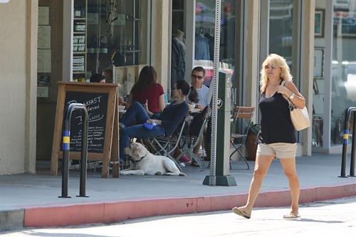 Kristen Davis at the Le Pain Quotidien restaurant in Brentwood - September 25, 2012 